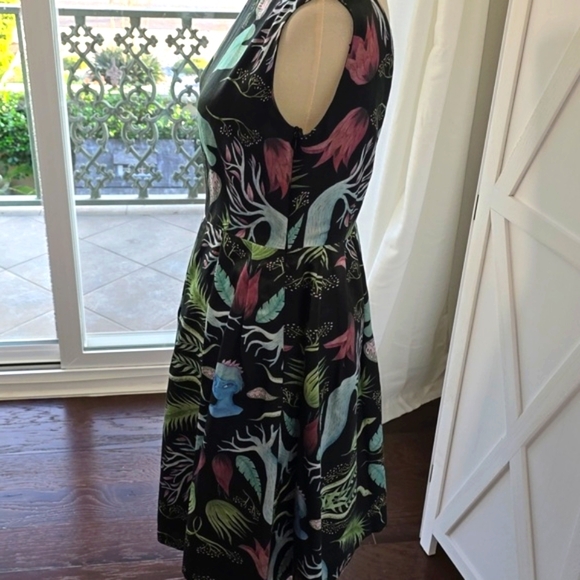 Floral Sleeveless Dress - Black and Green - Picture 6 of 14